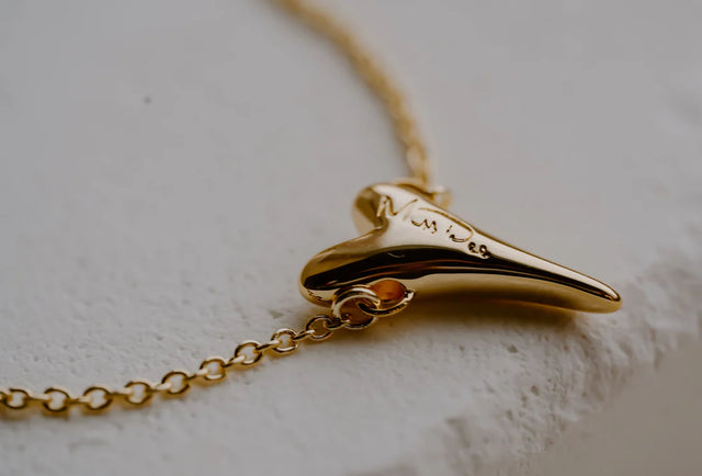 Miss Dee Yellow Gold Small Solid Heart Bracelet