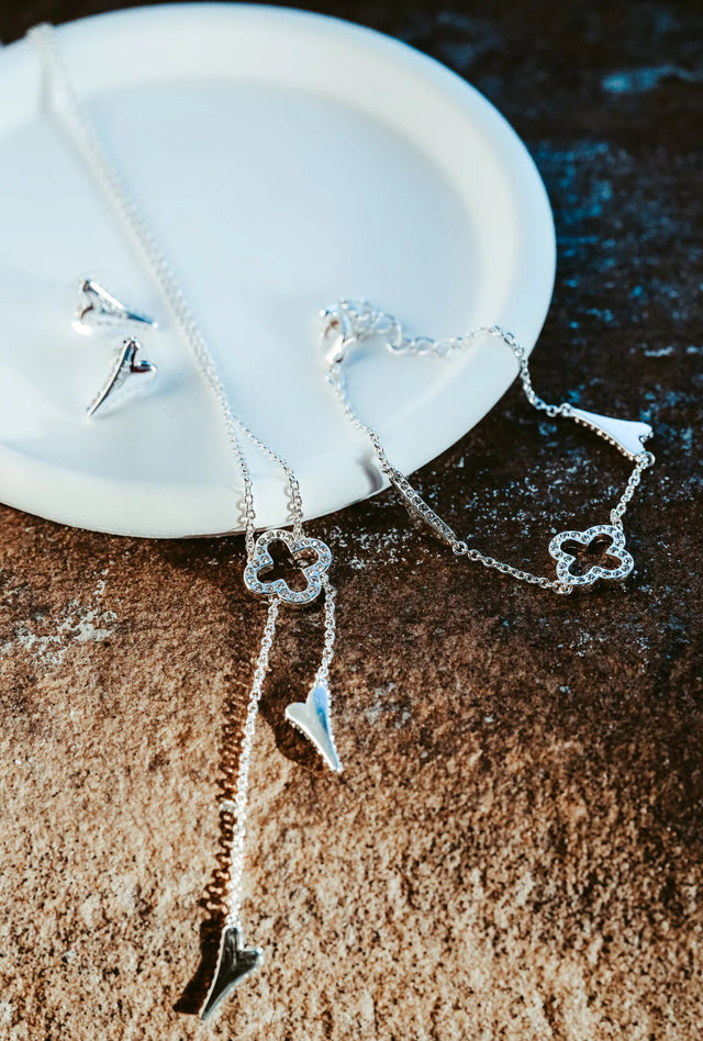 Miss Dee Silver Necklace with Clover and 2 Hearts