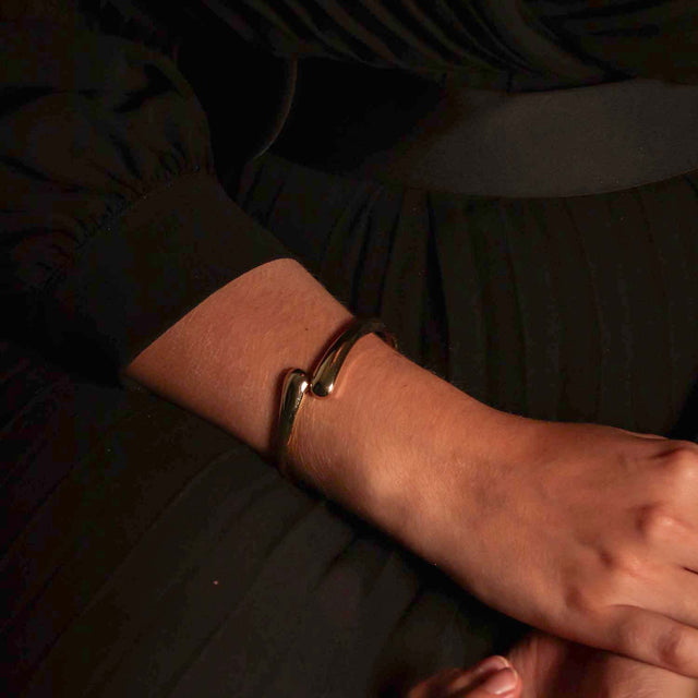 Teardrop Bangle - Gold