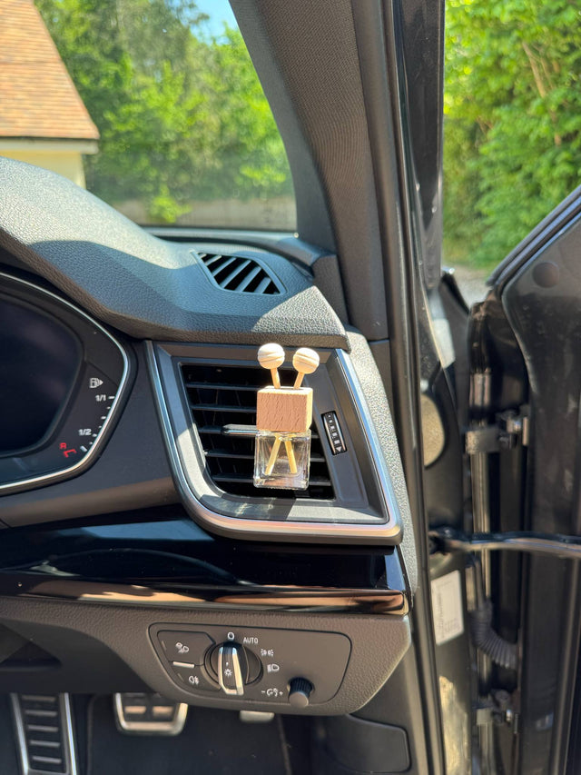 Luxury car fragranced diffuser - Sandalwood & Amber