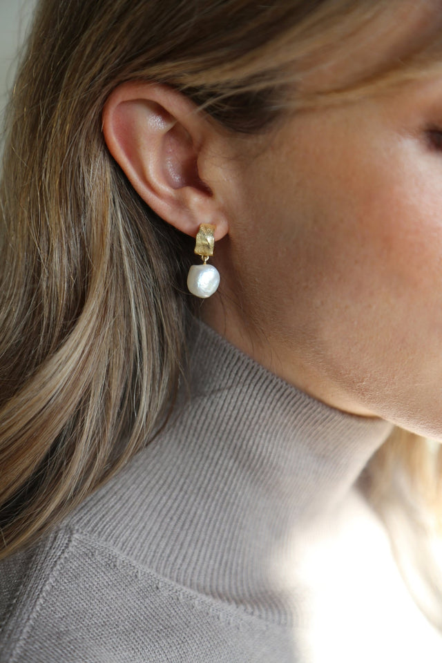 Tutti Freshwater Pearl Earrings - Gold