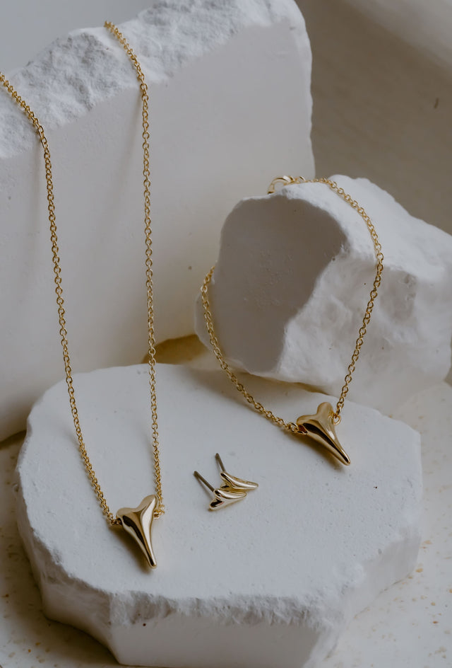 MD Solid Small Heart Earrings Gold