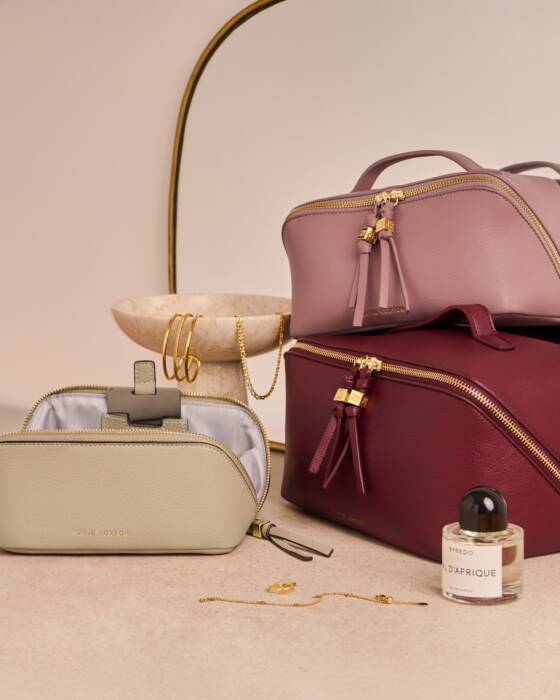 Katie Loxton Medium Fold Out Make Up / Wash Bag - Cherry