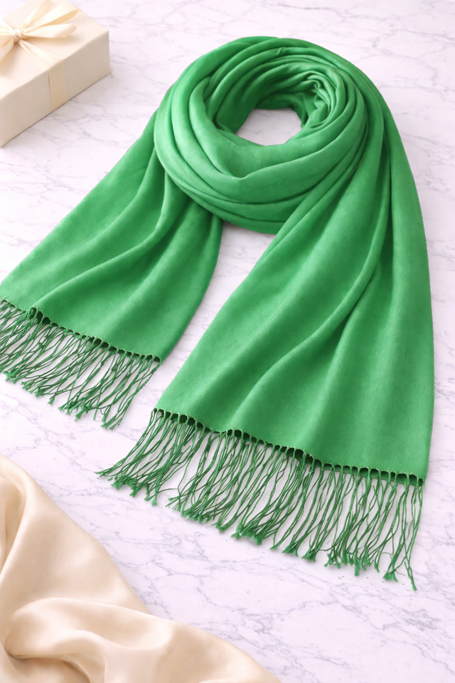 Lightweight Scarf with Fringes - Green