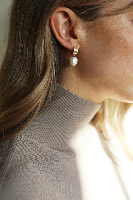 Tutti Freshwater Pearl Earrings - Gold