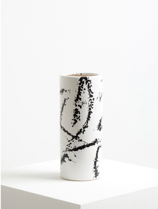 Sorrell Black/White Vase Small