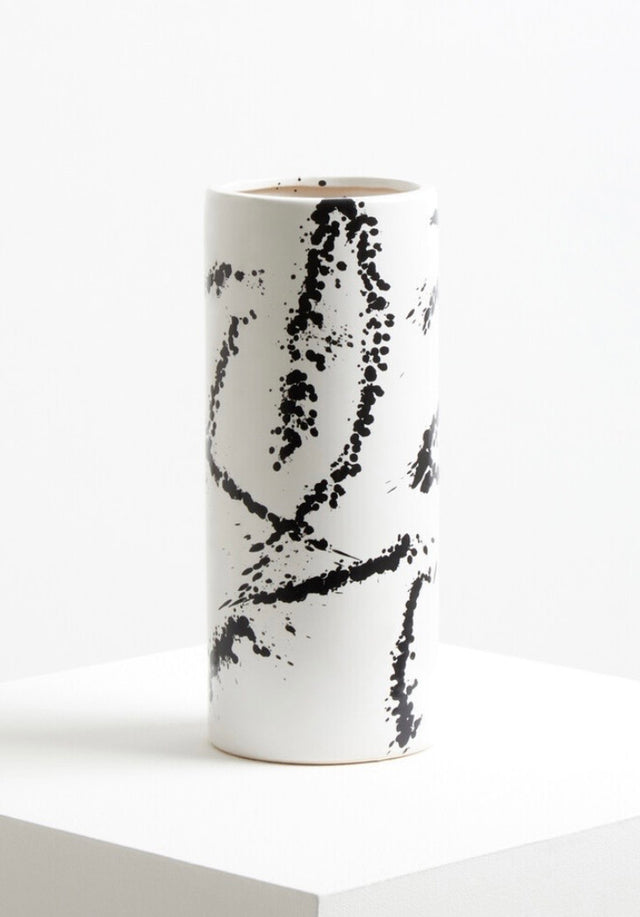 Sorrell Black/White Vase Large