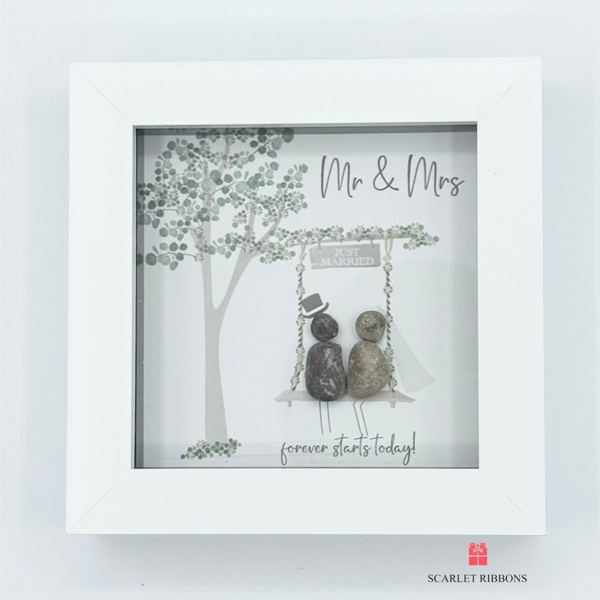 Mini Peeble Picture - Mr & Mrs